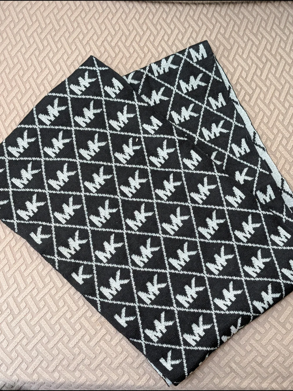 Michael Kors Black & White Infinity Scarf Geometric MK Pattern NWOT